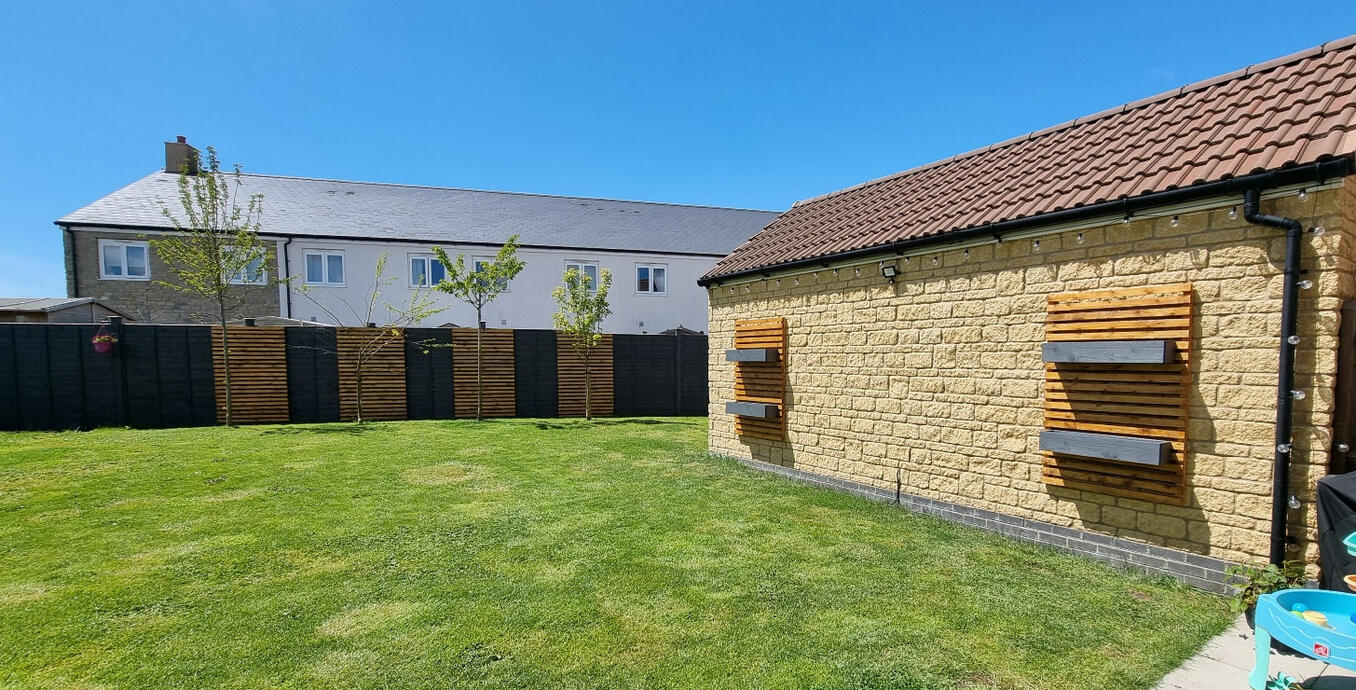 Fence Painting With Custom Work